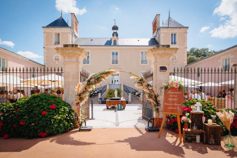 Photographie d'un photographe de mariage montrant le château de la Sébrandière lors d'un mariage en Vendée