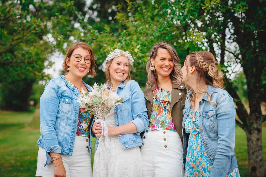 La table des mariés est dressée lors d'un mariage au château de la Sébrandière en Vendée