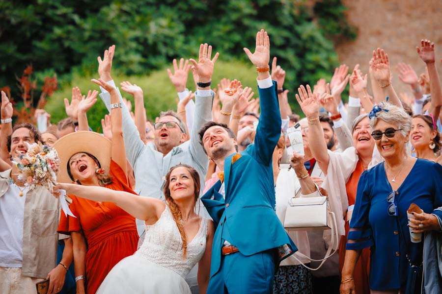 La table des mariés est dressée lors d'un mariage au château de la Sébrandière en Vendée