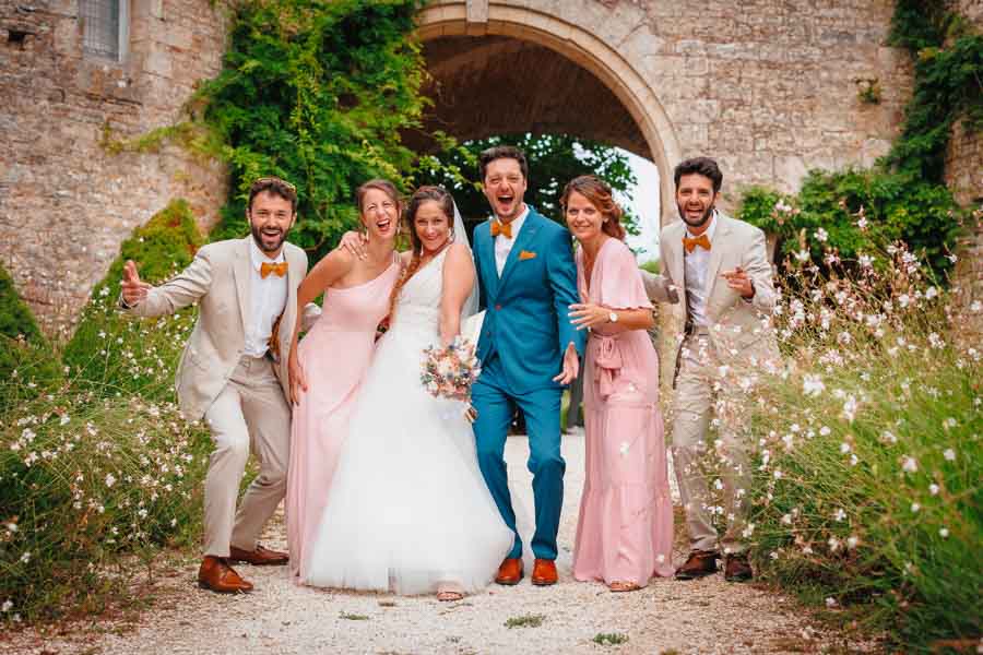 La table des mariés est dressée lors d'un mariage au château de la Sébrandière en Vendée