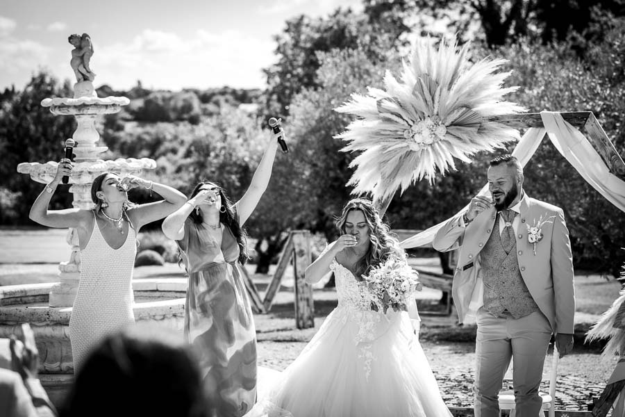 La table des mariés est dressée lors d'un mariage au château de la Sébrandière en Vendée