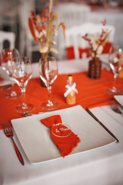 Les mariés dansent lors d'un mariage au château de la Sébrandière en Vendée