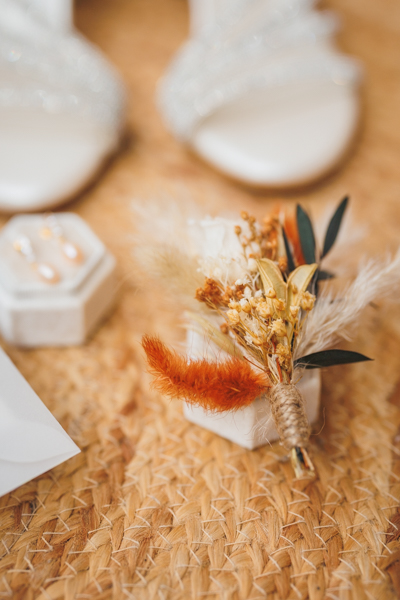 La table des mariés est dressée lors d'un mariage au château de la Sébrandière en Vendée