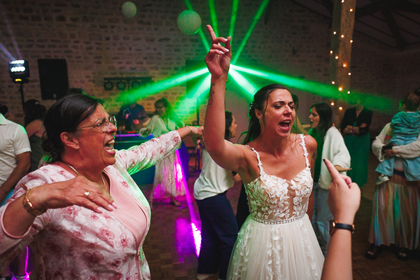 Mariée qui danse - Phoographe mariage